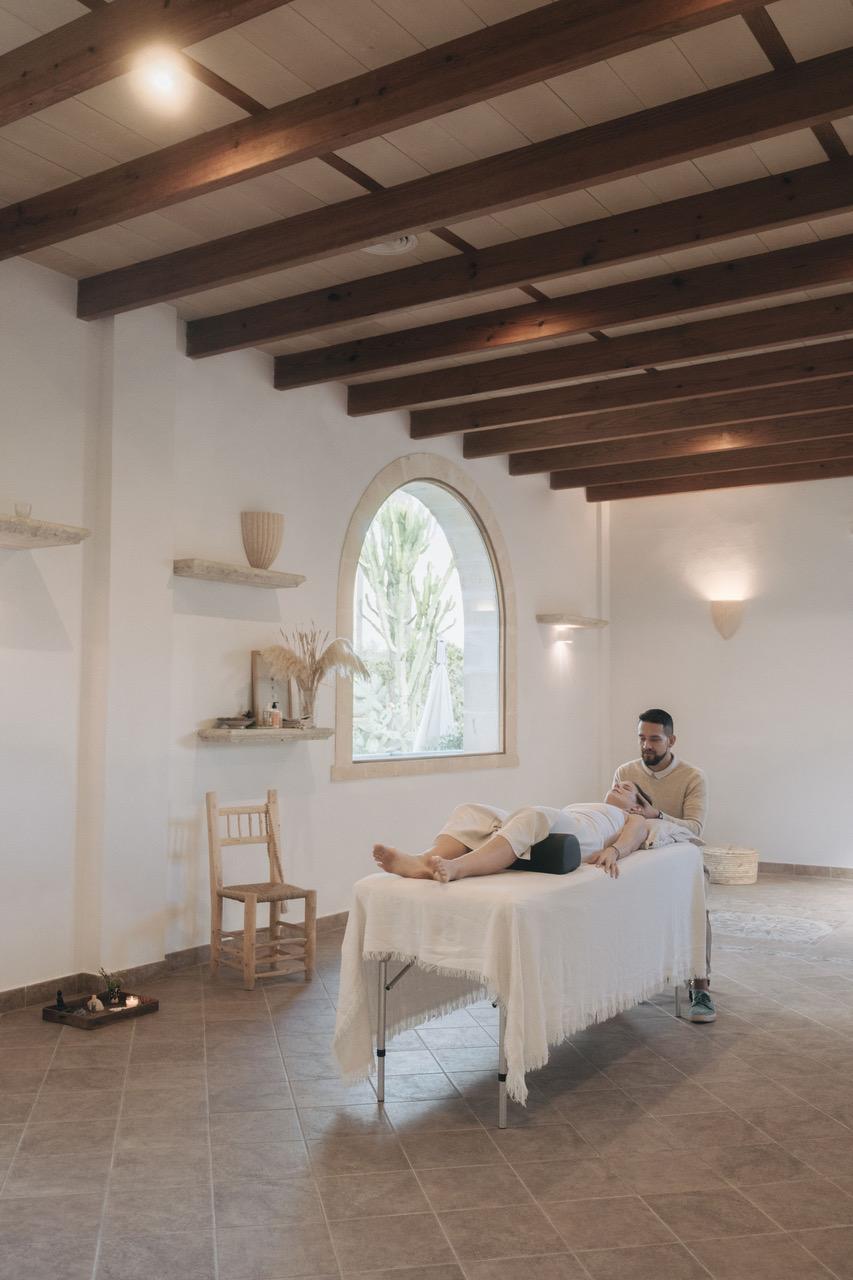 Mobile treatment during a home visit at a finca on Mallorca